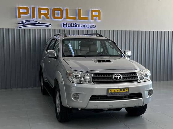 TOYOTA HILUX SW4 3.0 SRV 4X4 7 LUGARES 16V TURBO INTERCOOLER DIESEL 4P AUTOMÁTICO